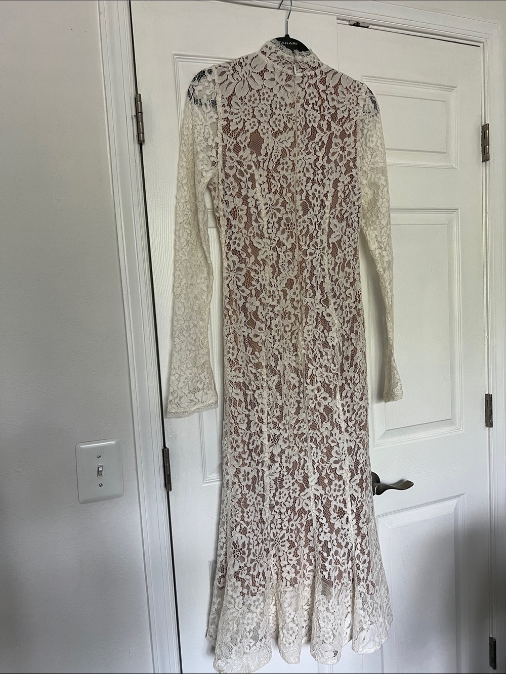Worn Once House of CB “Sophia” Ivory Lace Dress Size L - Picture 3 of 6